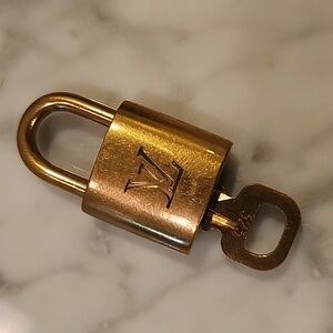 Louis Vuitton #323 Padlock & Key Set